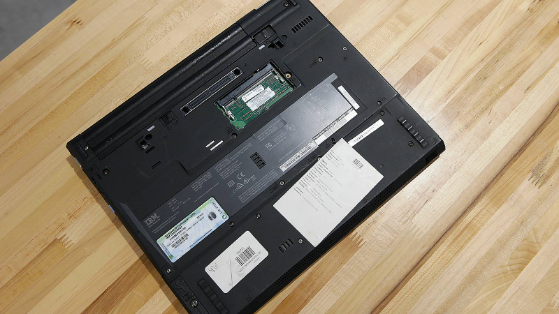 Even after finding new RAM, HDD and a suitable power adapter for the decrepit T42, I still couldn’t bring it back to life.